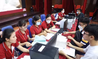 Tân sinh viên Trường ĐH Y Hà Nội nhập học ngày 4/10 Ảnh: Như Ý 