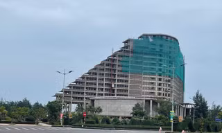 Khách sạn 5 sao Pullman Quảng Bình, chủ đầu tư là Cty Cổ phần Du lịch Hà Nội - Quảng Bình điển hình về chậm tiến độ 