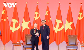 Tổng Bí thư, Chủ tịch Trung Quốc Tập Cận Bình trao tặng Huân chương Hữu nghị cho Tổng Bí thư Nguyễn Phú Trọng trong chuyến thăm chính thức Trung Quốc năm 2022Ảnh: VOV