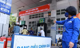 Giá xăng dầu tăng khiến người dân và doanh nghiệp gặp khó khăn (ảnh minh họa) 