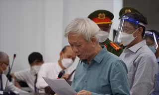 Bị cáo Nguyễn Chiến Thắng đọc lời sau cùng trước khi toà nghị án Ảnh CÔNG HOAN