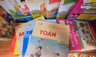 Phí phát hành sách giáo khoa: Cần minh bạch, công khai