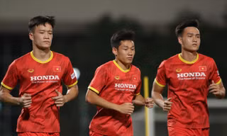 Hoàng Đức (trái) từng được HLV Park Hang Seo bố trí đá tiền vệ trung tâm với Hùng Dũng tại SEA Games 31 Ảnh: Hữu Phạm từ UAE 