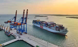 Hoạt động xuất khẩu của Việt Nam đã có độ mở lớn nên thị trường thế giới lao dốc thì ảnh hưởng ngay đến các doanh nghiệp trong nướcẢnh: Duy Quang 