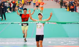 Màn tranh tài đỉnh cao trên đường chạy 42,195km