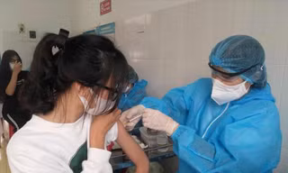 Tiêm vắc xin phòng COVID-19 cho trẻ em 