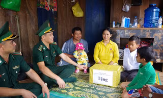 BĐBP tỉnh Đắk Nông thăm hỏi, tặng quà cho gia đình một học sinh ở Campuchia 
