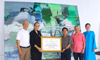 Trần Hải Minh nhận thư cảm ơn từ đại diện Ủy ban Mặt trận Tổ quốc TP Hồ Chí Minh 