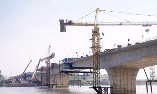 Thi công cầu Núi Đọ trên cao tốc Mai Sơn - Quốc lộ 45 dự kiến đưa vào khai thác cuối năm nay Ảnh: H. Việt 