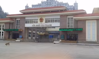 Ghi ở vùng biên viễn: Đìu hiu thiên đường mua sắm