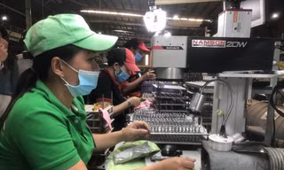 Có kiến thức, bằng cấp nhưng không phải lao động trẻ nào cũng tìm được việc làm phù hợp Ảnh: U.P