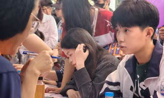 Thí sinh cũng nín thở chờ quy chế tuyển sinh mới Ảnh: TRỌNG QUÂN 