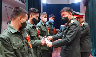 Người trẻ náo nức tòng quân