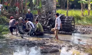 Máy cày lật úp đè người đàn ông tử vong