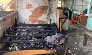 Chập điện làm cháy bốn nhà liền kề ở Bạc Liêu, hai căn bị thiêu rụi