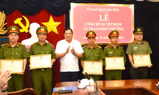 Khen thưởng tập thể, cán bộ chiến sỹ bắt nhóm cướp đường sông
