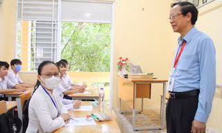 Thứ trưởng Bộ GD&ĐT kiểm tra chuẩn bị thi tốt nghiệp THPT 2023 tại Bạc Liêu
