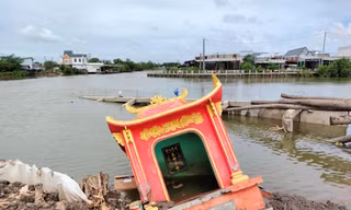 Khu di tích miếu bà Thuỷ Long vừa xây xong đã bị sạt lở