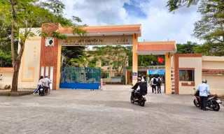 Miễn thi tiếng Anh cho thí sinh bị điểm 0 vì ngủ quên