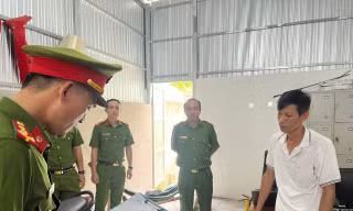 Cán bộ xã làm giả hơn 100 hồ sơ để đăng ký xe