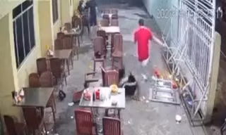 Công an truy tìm kẻ đánh dã man một phụ nữ ở quán ăn