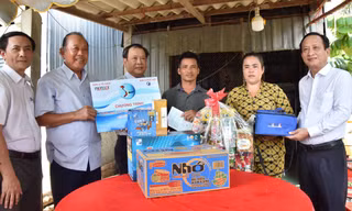 Cùng ngư dân thắp sáng đèn trên biển: ‘Tôi mừng lắm, không ngủ được luôn’