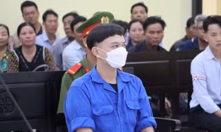 Hoãn phiên toà xử vụ thảm án ở Cà Mau do bị cáo yêu cầu đổi luật sư
