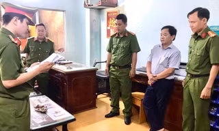 Hai cán bộ sở ở Cà Mau bị bắt tạm giam