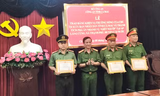 Khen thưởng lực lượng phá vụ án giết 3 người ở Cà Mau