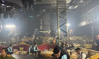 Cảnh sát kiểm tra quán bar nổi tiếng ở Cà Mau, phát hiện hàng chục dân chơi dương tính ma tuý