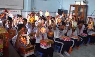 Trung thu sớm cho trẻ em dân tộc Khmer ở Cà Mau