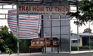 Mang quan tài vào công trình xây trái phép rồi treo bảng 'trại hòm từ thiện'