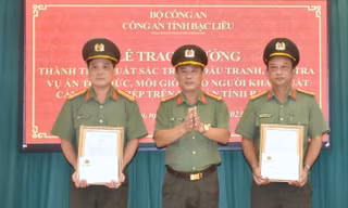 Bộ trưởng Bộ Công an thưởng nóng 2 đơn vị thuộc Công an tỉnh Bạc Liêu 