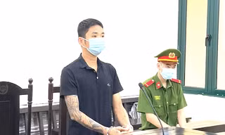 Ninh Văn Đức tại toà. Ảnh: N.L