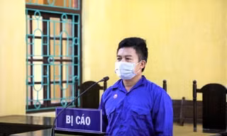Chú thích ảnh: Nguyễn Hữu Tuyên dừng xe trộn bê tông để gây ùn tắc trạm kiểm soát dịch bệnh. Ảnh: Thanh Huyền.