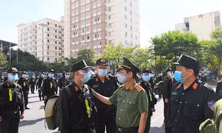 Thứ trưởng Bộ Công an Nguyễn Văn Sơn tại lễ giao quân. Ảnh: C.A