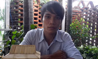 Chàng sinh viên nghèo và khát vọng từ những que tăm