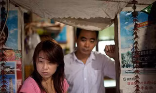 Người nghèo Trung Quốc và canh bạc nuôi con ăn học