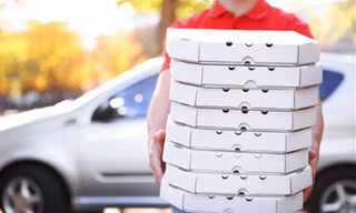 Người yêu cũ đặt pizza