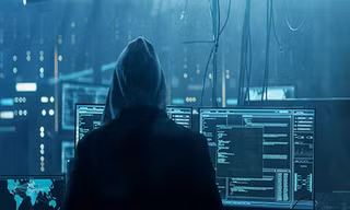 Sinh viên hack tài khoản của thầy giáo
