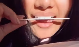 Dùng giũa móng tay mài răng để có nụ cười đẹp: Các TikToker bảo an toàn, nha sĩ bảo sao?