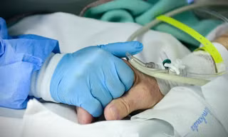 Nỗi đau của những người thân của bệnh nhân COVID-19