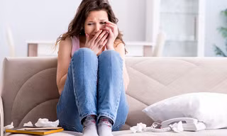 Bạn gái cũ tung “độc chiêu” sau khi chia tay, khiến bạn gái mới vừa khóc thét vừa bỏ chạy