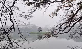 Có một Hà Nội 'mơ màng' trong làn mưa bụi, sương mù