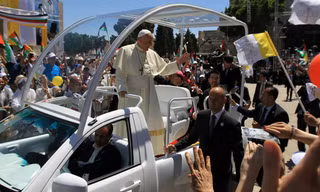Xe hơi chở Giáo hoàng Francis sẽ trở thành trạm y tế lưu động cho trẻ em ở Dải Gaza