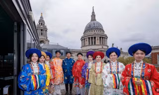 'Việt phục bộ hành' giữa London, lan tỏa giá trị văn hóa 