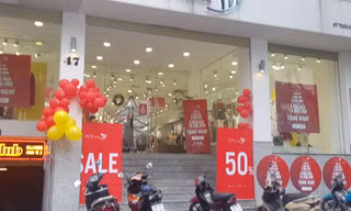 Cửa hàng, trung tâm thương mại 'hốt bạc' dịp Giáng sinh