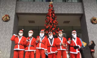 Kiếm tiền dịp Giáng sinh: Nửa triệu đồng/tối đóng giả làm ông già Noel