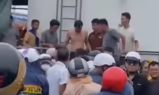 Cứu được 2 thuyền viên trôi dạt trong vụ chìm tàu ở Bình Thuận