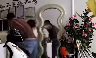 Thông tin bất ngờ về clip người chồng vừa đánh đập vợ vừa chửi 'ăn bám' ở Long An
